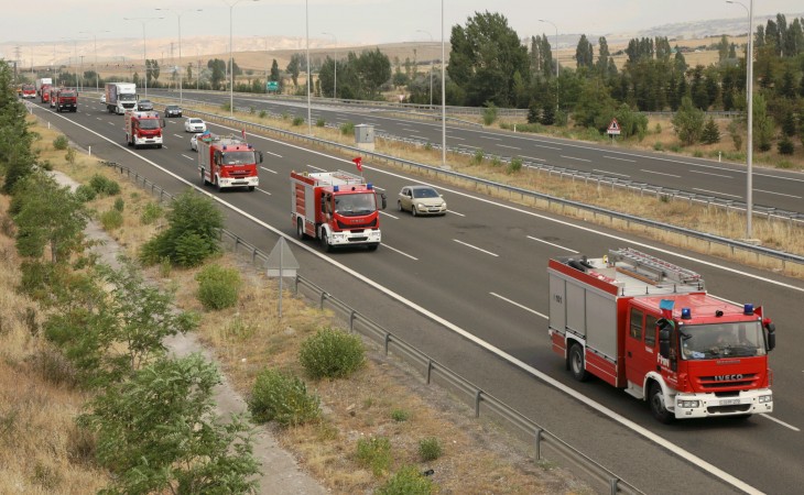 FHN-in Türkiyəyə yollanan üçüncü yanğın-xilasetmə qrupu yol boyu əhali tərəfindən böyük coşqu ilə qarşılanır