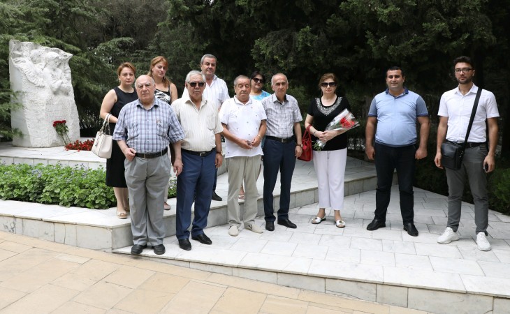 Maestro Niyazinin məzarı ziyarət olunub
