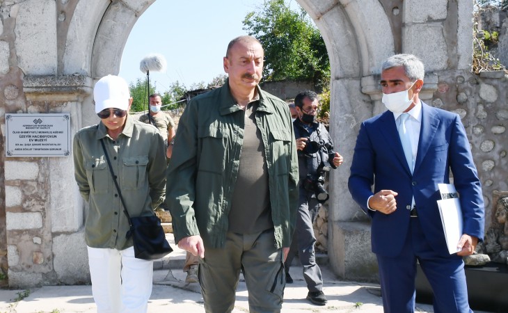 President Ilham Aliyev and First Lady Mehriban Aliyeva viewed works to be done at Uzeyir Hajibayli’s house-museum in the city of Shusha