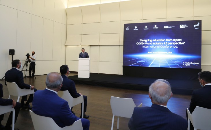 Rəqəmsal transformasiya əmək bazarında yeni çağırışlar, peşələrə olan tələblərdə ciddi dəyişikliklər yaradır