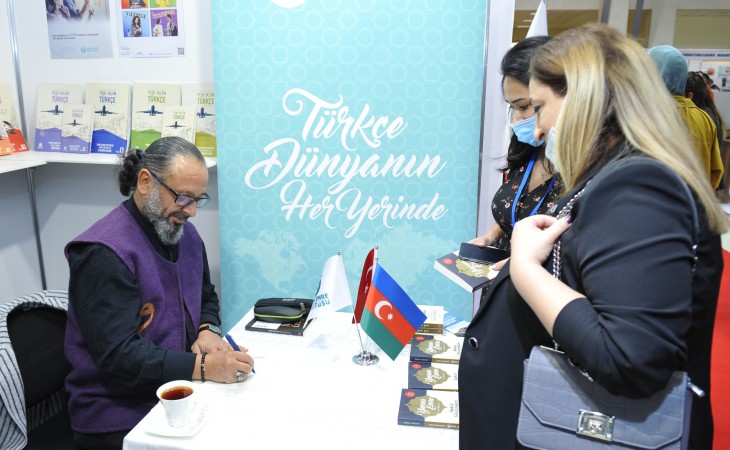 Bakı Beynəlxalq Kitab Yarmarkası çərçivəsində türkiyəli yazıçı Sinan Yağmurla görüş