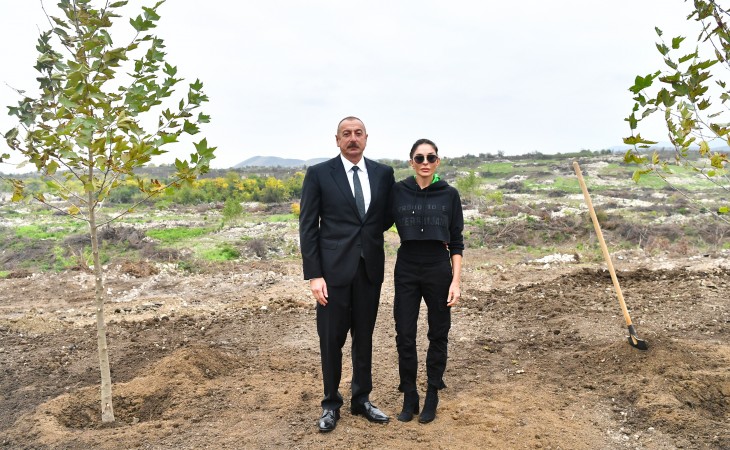 President Ilham Aliyev and First Lady Mehriban Aliyeva planted trees in Central City Park to be built in Fuzuli