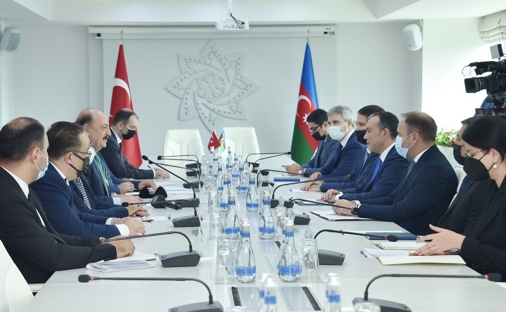 Əmək və əhalinin sosial müdafiəsi naziri Sahil Babayev türkiyəli həmkarı ilə görüşüb