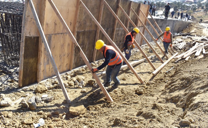Badamdar qəsəbəsində sürüşmənin qarşısının alınması məqsədilə görülən işlər davam edir