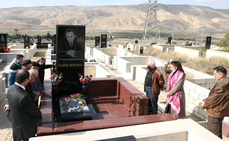 Əməkdar artist Yaqub Zurufçunun xatirəsi anılıb