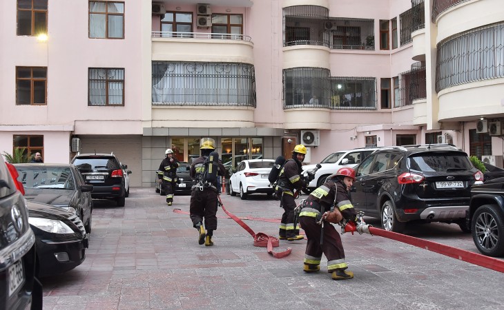 Yanğın zamanı xüsusi texnikanın hadisə yerinə yürüşü ilə bağlı təlim keçirilib