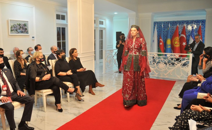 Beynəlxalq Türk Mədəniyyəti və İrsi Fondunda “Qarabağ” milli geyim kolleksiyası təqdim edilib