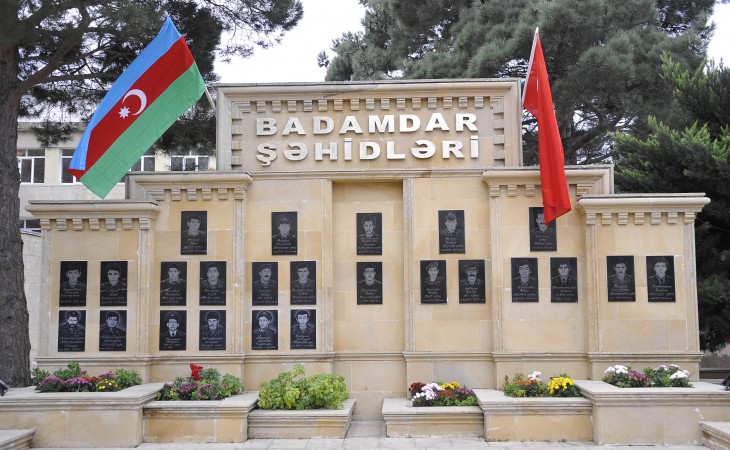 Badamdar qəsəbəsində yerləşən Heydər Əliyev parkında şəhidlərin xatirəsinə həsr olunan ağacəkmə aksiyası keçirilib