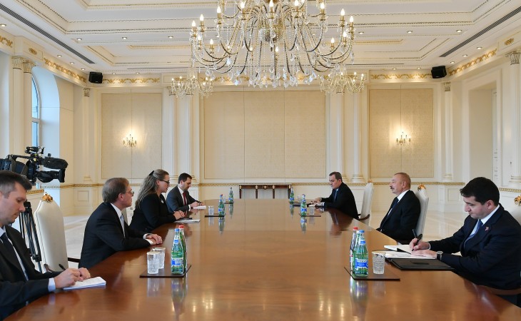 Prezident İlham Əliyev ABŞ Dövlət katibinin köməkçisinin müavinini qəbul edib