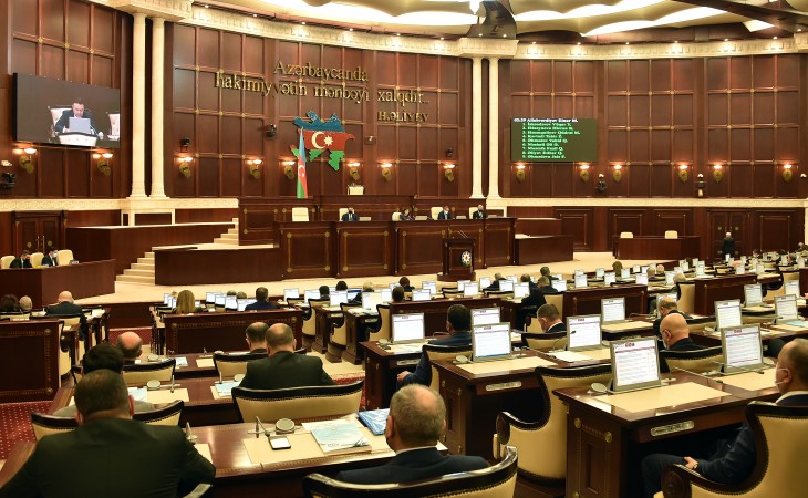 Milli Məclis Dövlət Sosial Müdafiə Fondunun 2022-ci il büdcəsini birinci oxunuşda qəbul edib