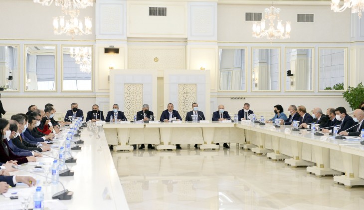 2022-ci il dövlət büdcəsi parlamentin komitələrinin birgə iclasında müzakirə olunur