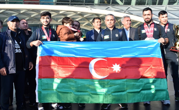 Dünya çempionatında uğur qazanan karateçilərimiz Vətənə qayıdıblar