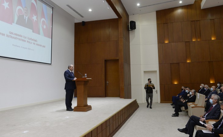 YAP Mərkəzi Aparatında “Qələbənin ilk ildönümü: Zəfər iqtisadiyyatının rolu və hədəfləri” mövzusunda konfrans keçirilib