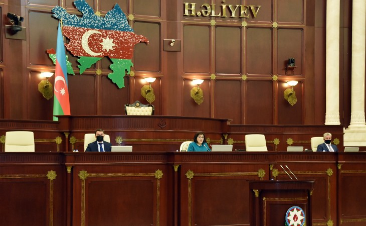 2022-ci ilin büdcə zərfinə daxil olan məsələlər Milli Məclisin iclasında ikinci oxunuşda müzakirə olunur