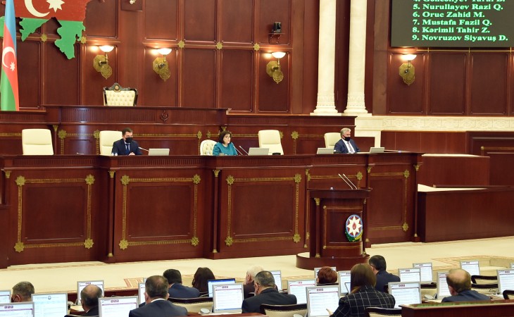 Milli Məclis Dövlət Sosial Müdafiə Fondunun 2022-ci il büdcəsini ikinci oxunuşda qəbul edib