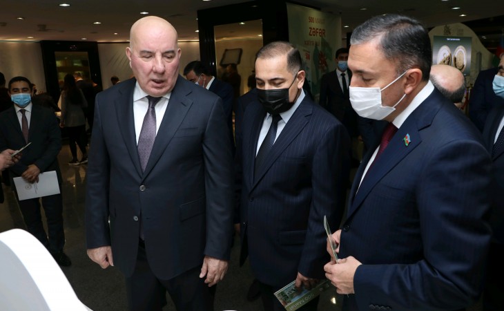 Mərkəzi Bankda Zəfər Günü ilə əlaqədar tədavülə buraxılan xatirə pul nişanları təqdim olunub
