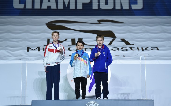 Qazaxıstanlı gimnast İslam Kabdollov Bakıda fəxri kürsünün ən yüksək pilləsinə qalxıb