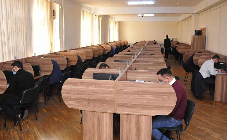 Hakimliyə namizədlərlə yazılı imtahan keçirilir
