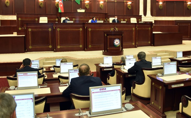 Dövlət Sosial Müdafiə Fondunun 2022-ci il büdcəsi üçüncü oxunuşda qəbul edilib