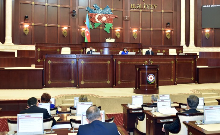 “Dövlət rüsumu haqqında” Qanunda dəyişiklik edilməsi barədə qanun layihəsi qəbul edilib