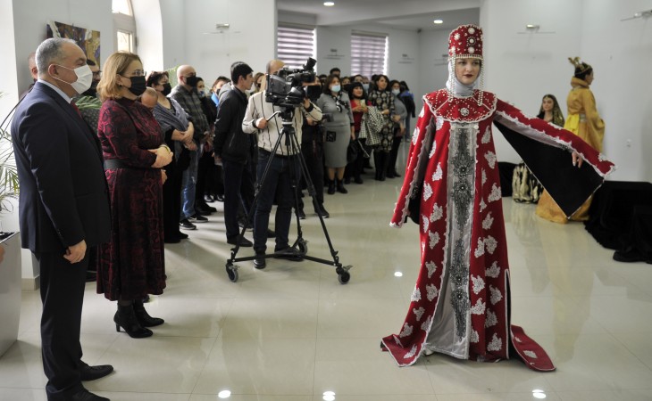 Mədəniyyət və İncəsənət Universitetində “İnci tək sözlər” adlı rəsm sərgisi açılıb