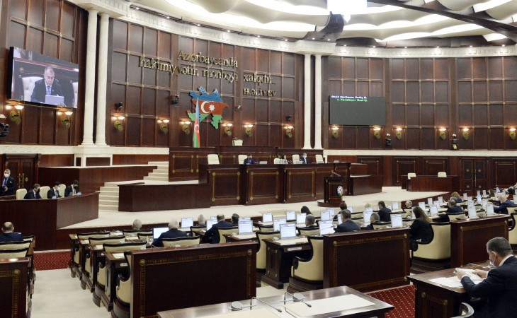 Milli Məclisin payız sessiyasında növbəti plenar iclası başlayıb