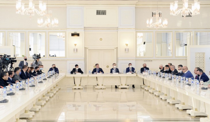 Milli Məclisdə “Media haqqında” qanun layihəsinin üçüncü oxunuşda ictimai müzakirəsi keçirilir