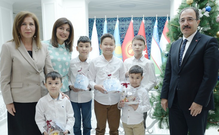 Türk dünyasını təmsil edən uşaqlar Beynəlxalq Türk Mədəniyyəti və İrsi Fondunda bir araya gəliblər