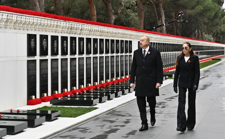 President Ilham Aliyev and First Lady Mehriban Aliyeva visited Alley of Martyrs on 32nd anniversary of 20 January tragedy