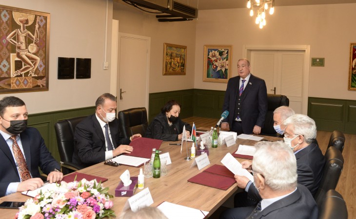 Ağsaqqallar Şurasında bir qrup gənclə görüş keçirilib