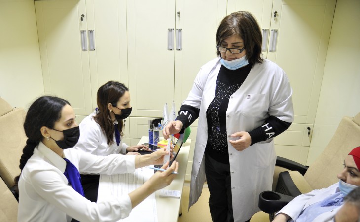 Respublika Perinatal Mərkəzində keçirilən tibbi aksiya zamanı 120-yə yaxın əməkdaş oftalmoloji müayinə olunub