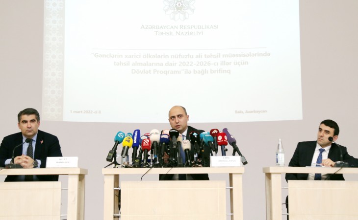 Təhsil naziri: Orta məktəb dərslikləri sadələşdiriləcək
