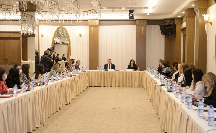 “Vəkillikdə qadınlar: dünən, bu gün və sabah” mövzusunda dəyirmi masa keçirilib