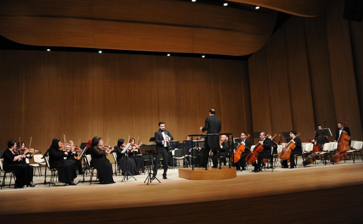 Heydər Əliyev Mərkəzində Alvize Kazellatinin dirijorluğu ilə Azərbaycan musiqiçiləri dünya klassiklərinin əsərlərini ifa edib