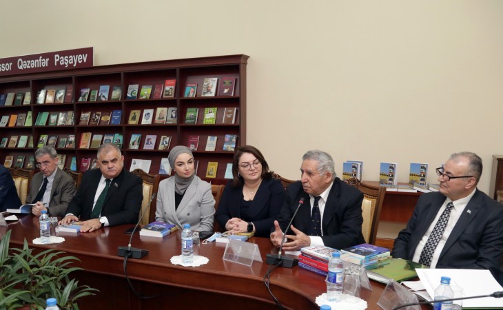 “İraq – Türkman poeziya antologiyası” kitabının təqdimatı olub