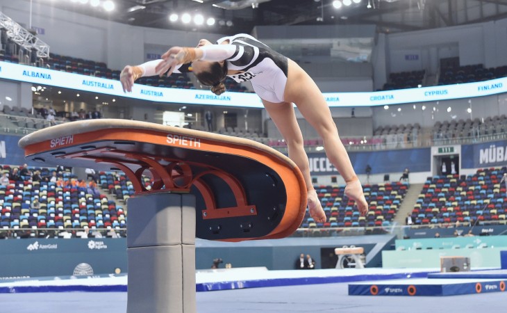 Özbəkistanlı gimnast Oksana Çusovitina dünya kuboku yarışlarında birinci olub