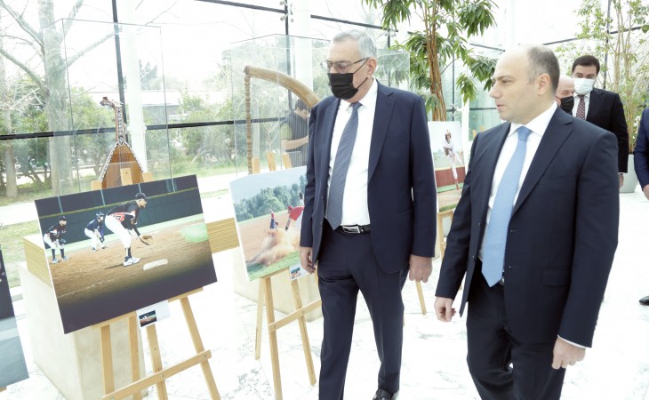 В Баку открылась международная фотовыставка «Run for Art»