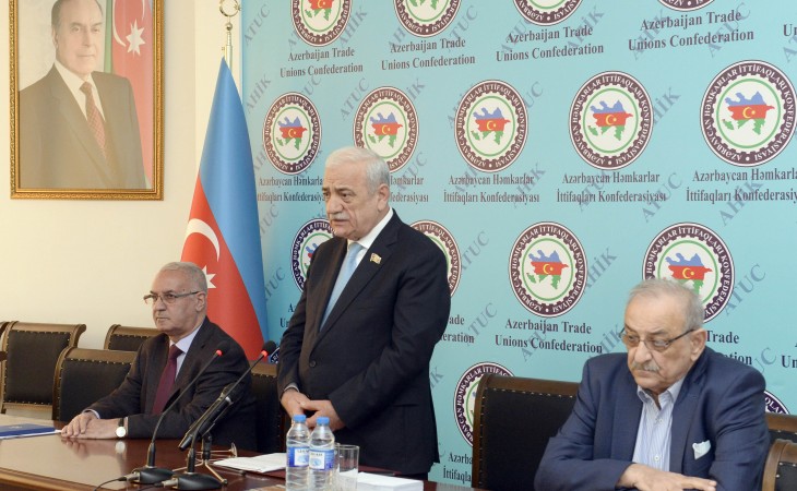 AHİK tərəfindən ali təhsil müəssisələrinin əlaçı tələbələrinə təqaüd təqdim olunub