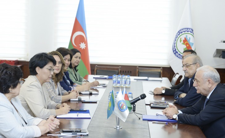 Azərbaycan və Qazaxıstan həmkarlar ittifaqları arasında ikitərəfli əməkdaşlıq müqaviləsi imzalanıb