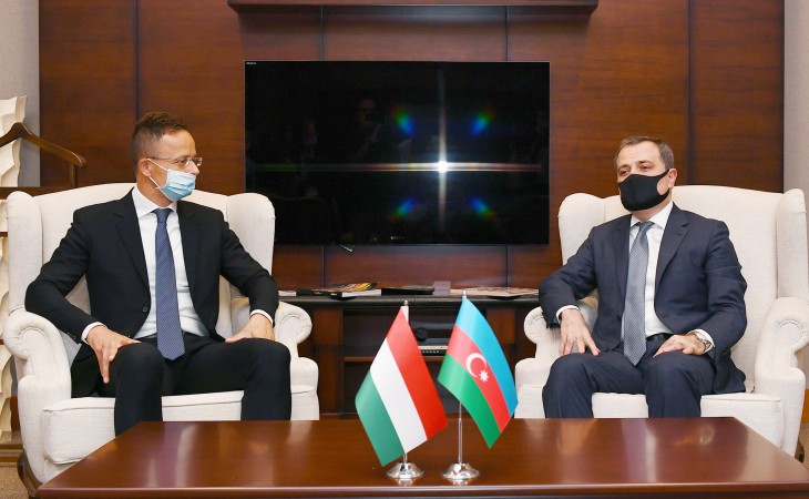 Azerbaijani, Hungarian FMs meet in Baku