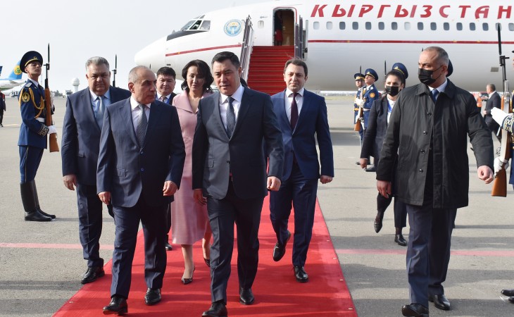 Qırğızıstan Prezidenti Sadır Japarov Azərbaycana rəsmi səfərə gəlib