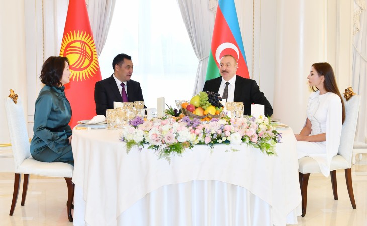 Official dinner was hosted on behalf of President Ilham Aliyev and his wife Mehriban Aliyeva in honor of President Sadyr Japarov and his wife Aigul Japarova