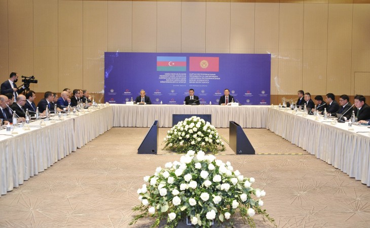Qırğızıstan Prezidenti Azərbaycanın işgüzar dairələrinin nümayəndələri ilə görüşüb