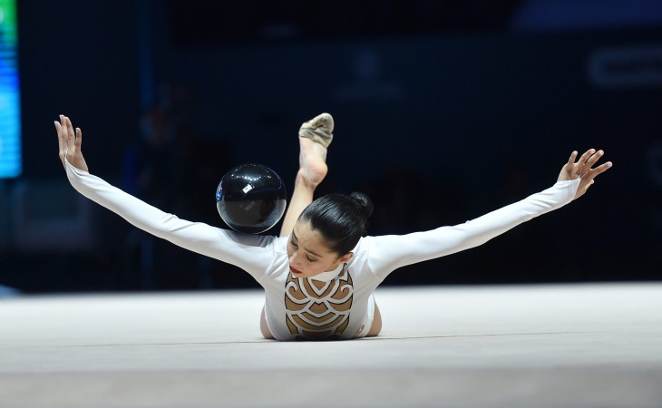 Zöhrə Ağamirova bədii gimnastika üzrə dünya kuboku yarışlarında topla proqramını nümayiş etdirib