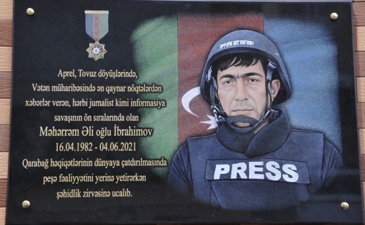 Şəhid jurnalist Məhərrəm İbrahimovun xatirə lövhəsinin açılışı olub