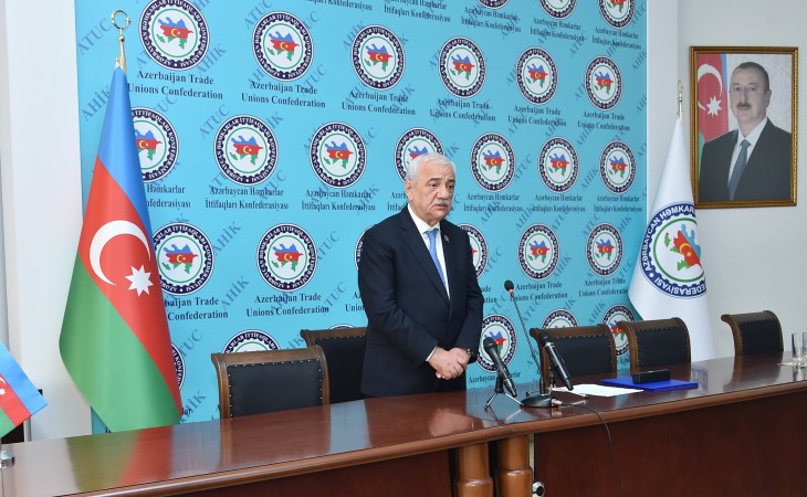 “İlin peşəkar gənci” adına layiq görülmüş gənclər mükafatlandırılıb