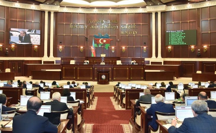 Milli Məclisin plenar iclasında 20 məsələyə baxılıb