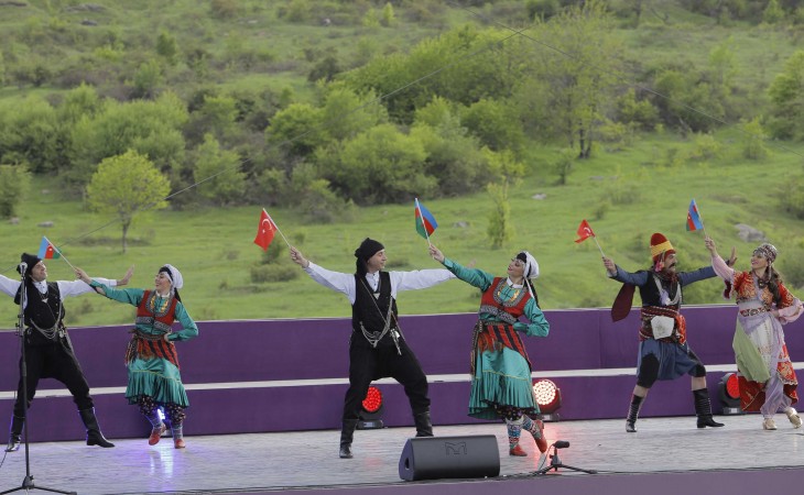 V “Xarıbülbül” Beynəlxalq Folklor Festivalı başa çatıb
