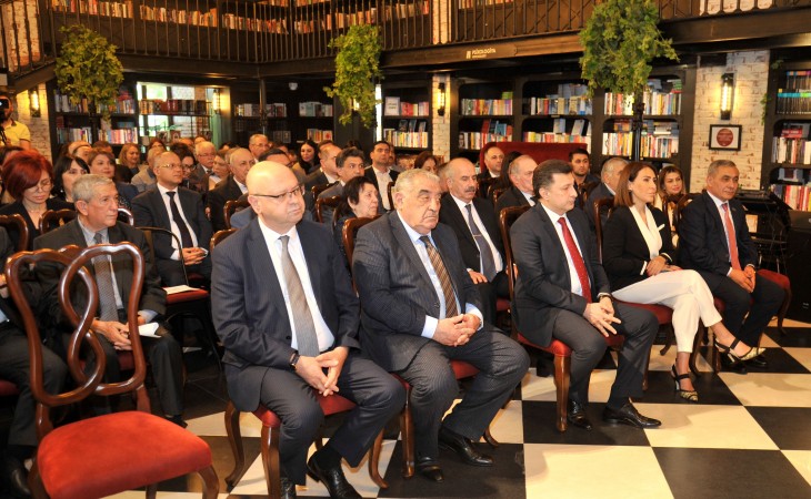 Stomatoloqlar üçün “İngiliscə-Azərbaycanca-Rusca izahlı tibbi lüğət” kitabının təqdimatı olub