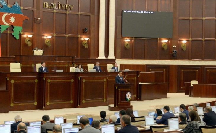 Проходит очередное пленарное заседание Милли Меджлиса